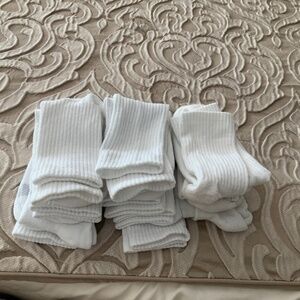 Woman Hanes crew socks